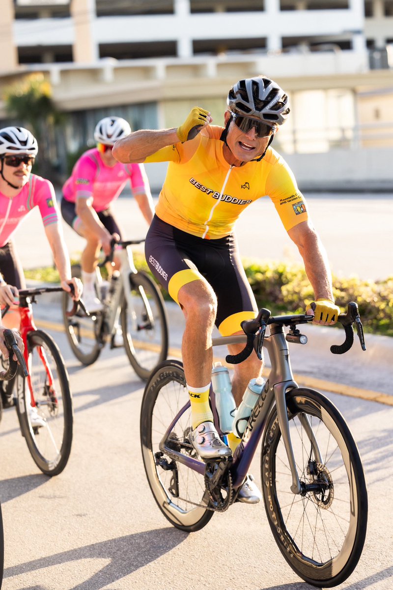BestBuddiesChal's tweet image. Miami showed up this Saturday 🚴

Strong miles, good people, and a great reminder of why we ride. Check out the full gallery from the training ride:
 bestbuddies.smugmug.com/Best-Buddies-C… 

#BestBuddies #WhyWeRide
