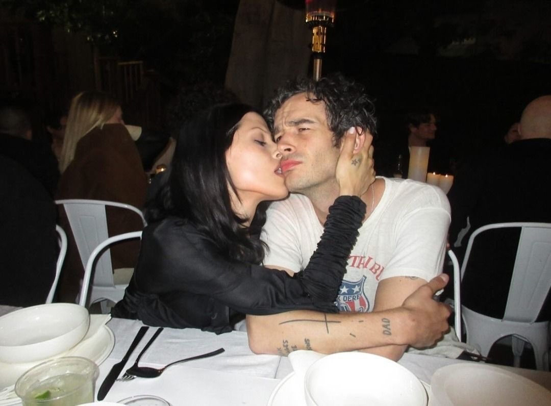 matty healy daily tweet media