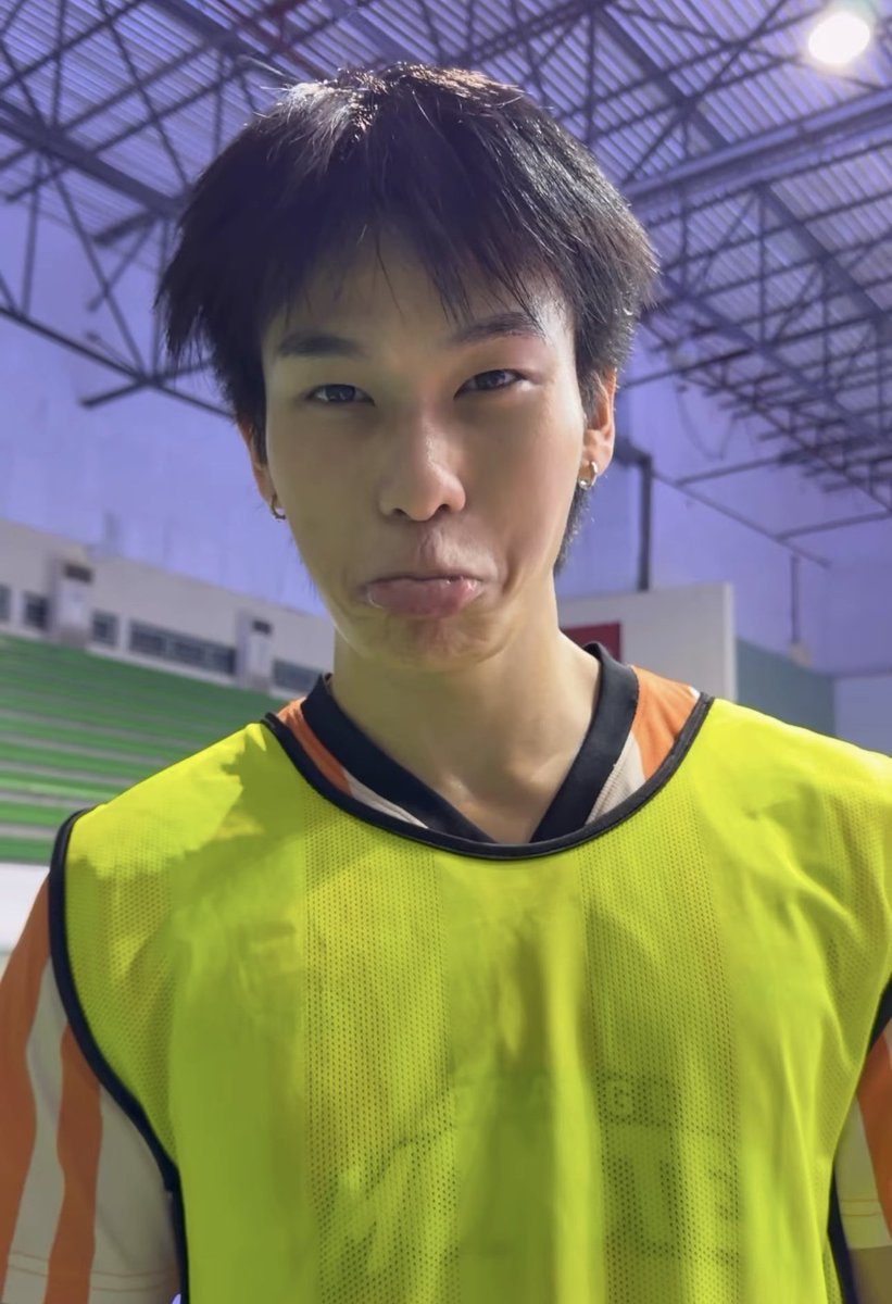 หมูตุ๋น : มะมี๊ค้าบบ เพื่อนๆแกล้งป๋มง่าาาาา
หมูตุ๋นนนน จะเอาอารายยค้าบบบบ
งอแงทำไมโอ๋ๆๆๆนร้าาาา 😳🫠😳
กุตรัยยยยยยยยย

#ออฟโรด #offroadKTP