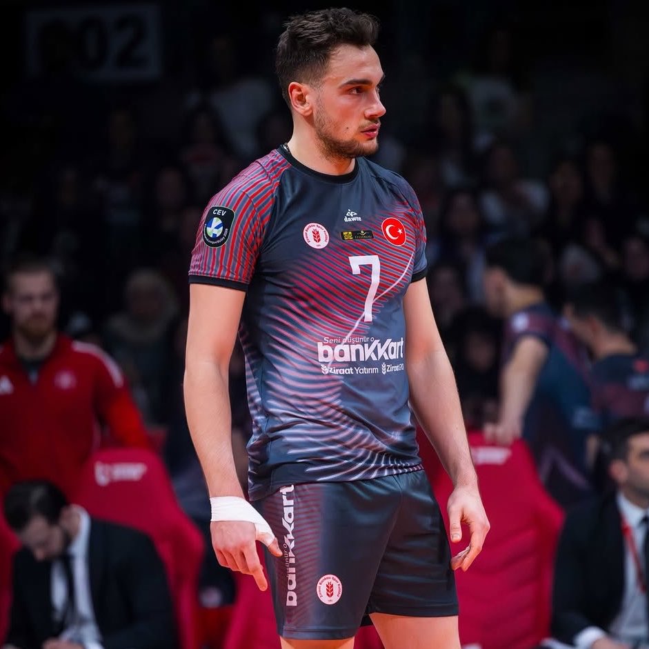 tiebreakcomm's tweet photo. Ziraat ortaları x Galatasaray

🇹🇷Bedirhan Bülbül
11 sayı
5/9, %56 hücum
2 blok
+9WL

🇹🇷Vahit Emre
7 sayı
5/9, %56 hücum 
2 blok, 5 touch
+3WL https://t.co/jyBgEWVgZg