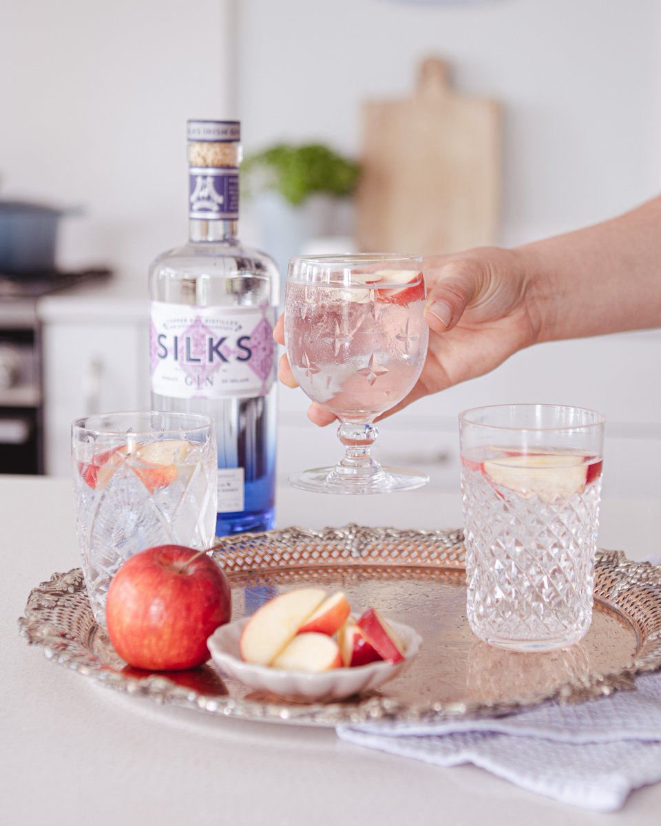Silksgin's tweet image. Whatever the occasion, enjoy silky smooth refreshment with Silks Irish Gin 🍸

#Gin #CraftGin #IrishGin #GinAndTonic #IrishMade  boanndistillery.ie/our-spirits/si…