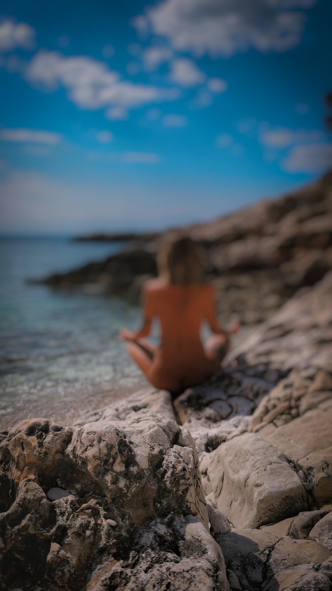 When attention stops being scattered
and begins to flow in one direction,
continuity appears.
And this continuity of attention
is the beginning of dhyana.

instagram.com/p/DXo_lfSjWH8/…

#yogapath
#nakedyoga
#meditation