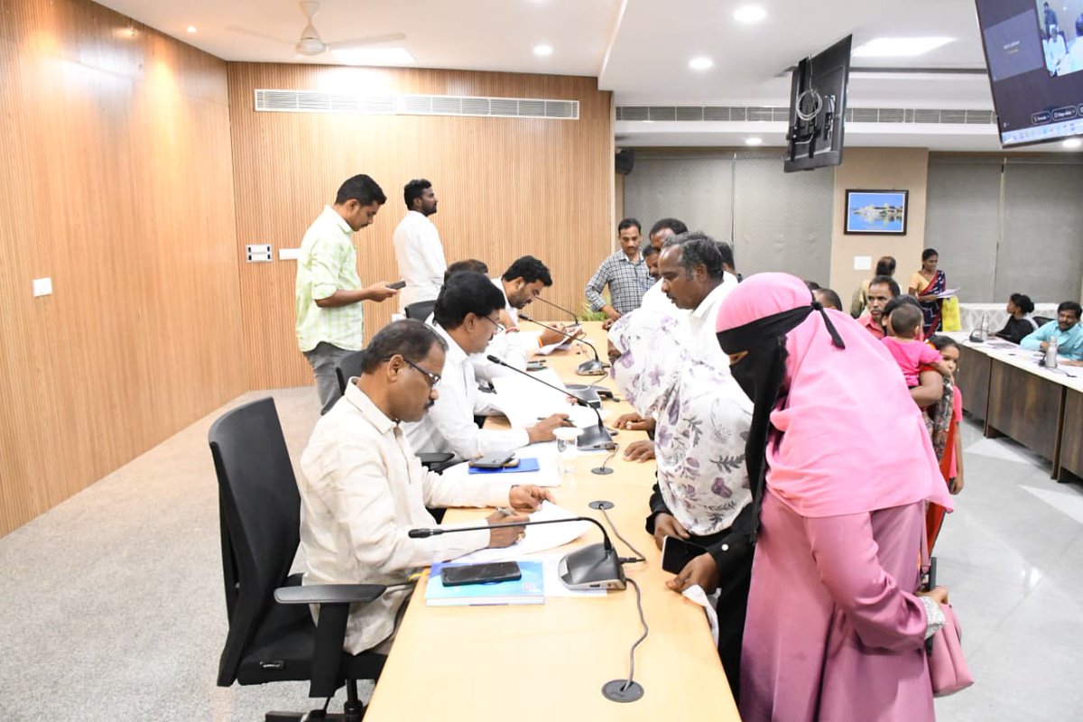 DPRO_WANAPARTHY's tweet image. తదితరులు పాల్గొన్నారు. @Collector_WNP #collector #collectorwanaparthy #localbodycollector #additionalcollectorrevenue #cmprajavani #districtministerprajavani #Prajavani #districtofficers @IPRTelangana