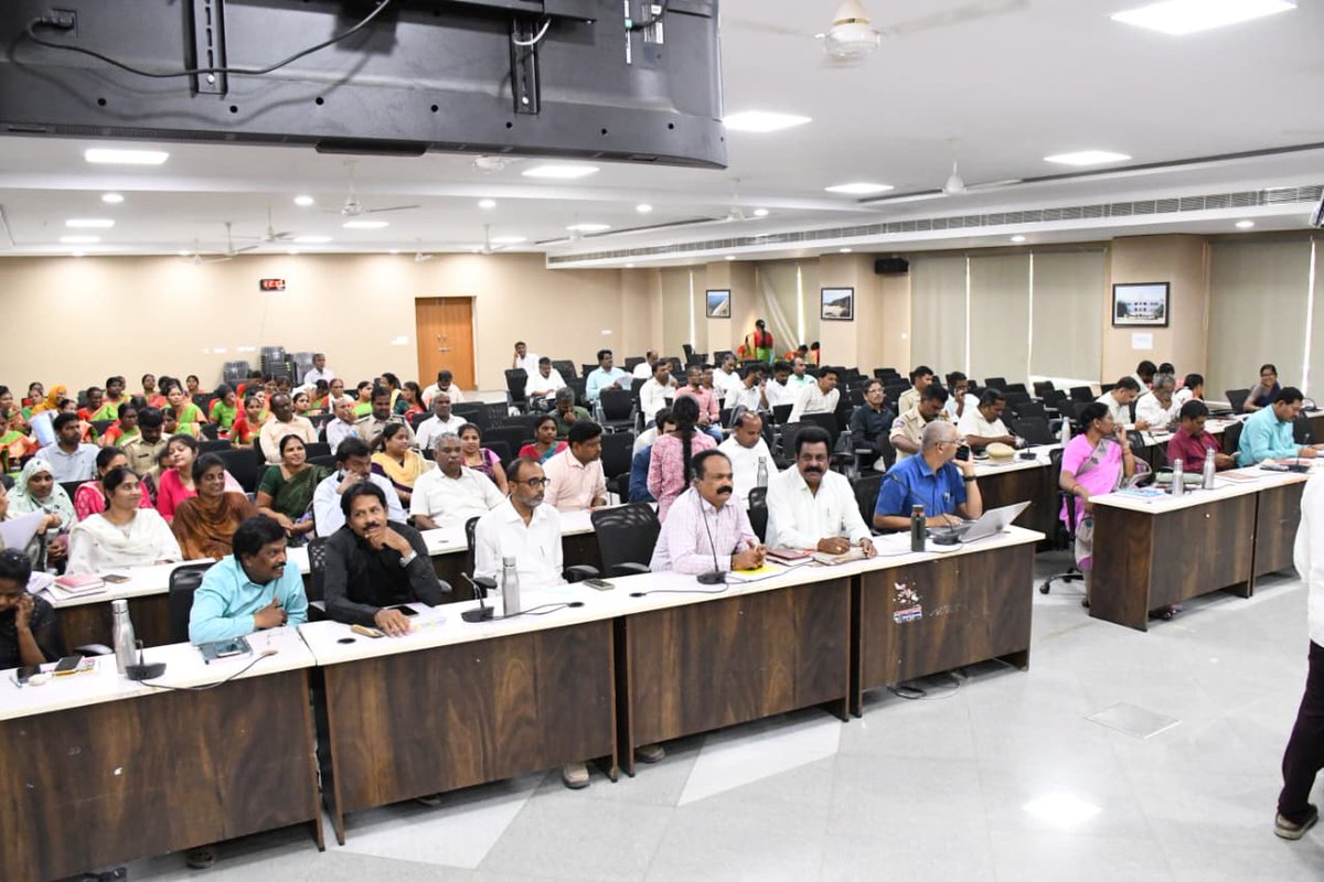 DPRO_WANAPARTHY's tweet image. తదితరులు పాల్గొన్నారు. @Collector_WNP #collector #collectorwanaparthy #localbodycollector #additionalcollectorrevenue #cmprajavani #districtministerprajavani #Prajavani #districtofficers @IPRTelangana