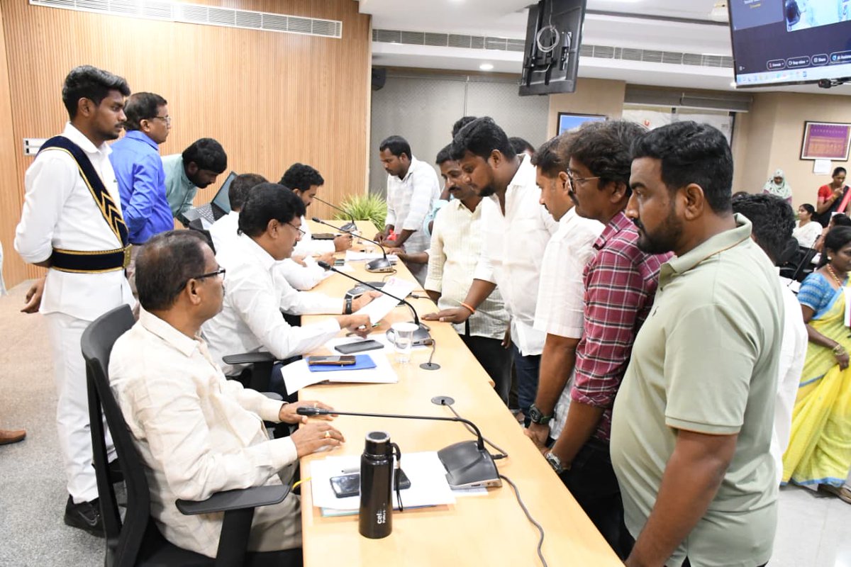 DPRO_WANAPARTHY's tweet image. తదితరులు పాల్గొన్నారు. @Collector_WNP #collector #collectorwanaparthy #localbodycollector #additionalcollectorrevenue #cmprajavani #districtministerprajavani #Prajavani #districtofficers @IPRTelangana