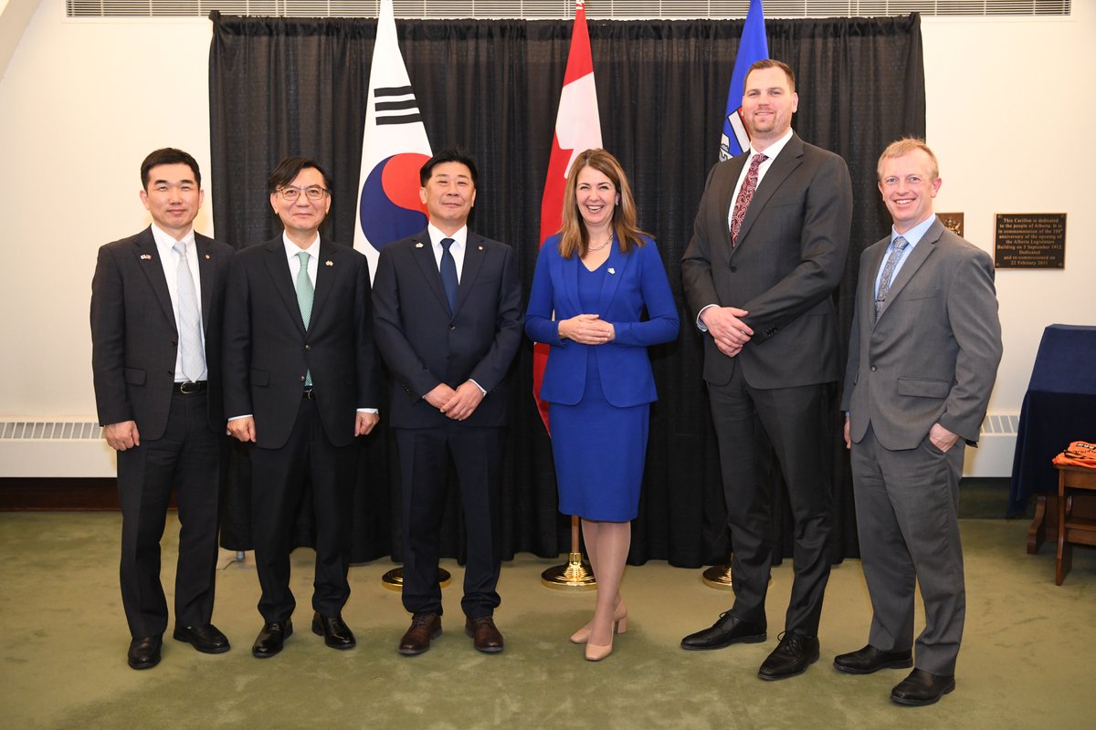 VanguardMag's tweet image. Canada’s Indo-Pacific strategy gains momentum as Alberta and Hanwha unveil plans spanning oil, LNG, hydrogen, carbon capture, logistics, and defence manufacturing. #Canada #IndoPacific #EnergyTransition #Hydrogen #LNG #Defence #Industry

vanguardcanada.com/alberta-and-ha…