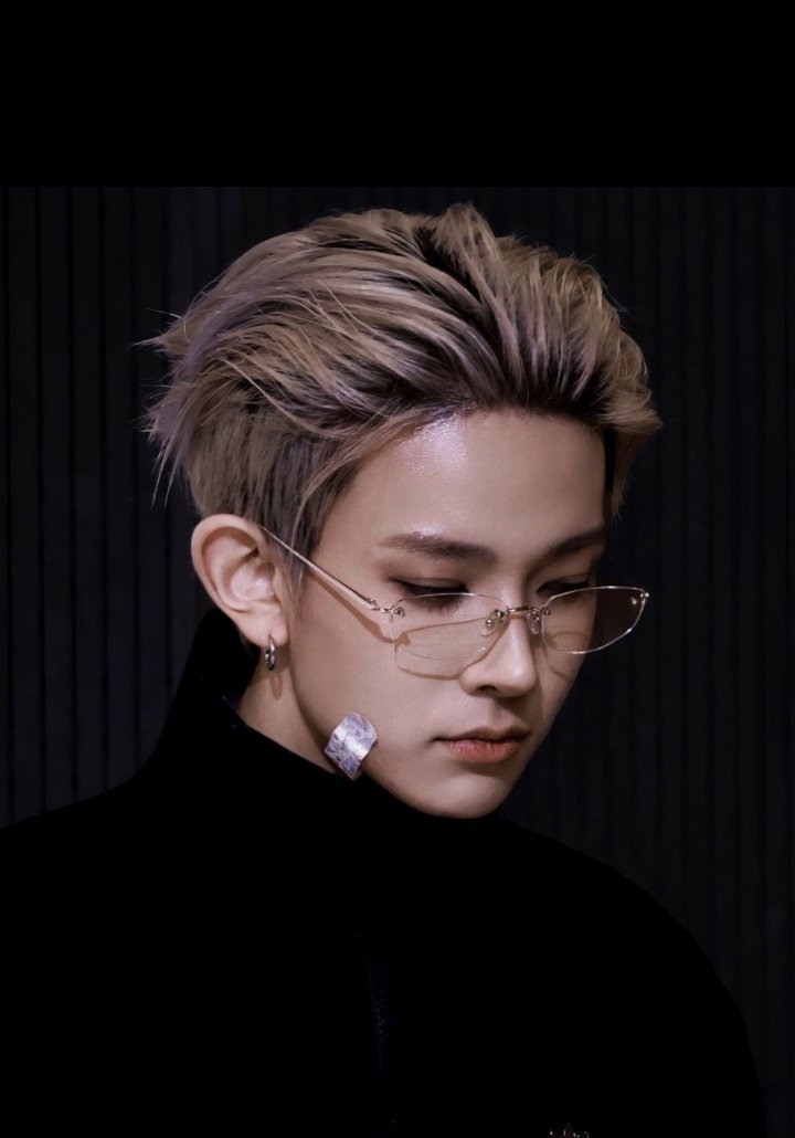 caezyyu's tweet photo. visualisasi evan di pikiran gue https://t.co/Ah9yY9M8fW