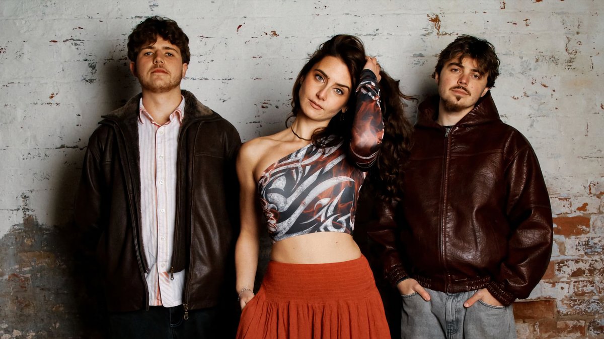 ukfreq's tweet photo. A Q*A With The Shamrock * Roll Song Contest Promotion Winner, MOMA - American Songwriter: MOMA is the Shamrock * Roll Song Contest promotion winner for their song, * Hey .* Band members Molly Bobroff and Matt Day teame https://t.co/mwJujnccwH https://t.co/SZFLaElBHv