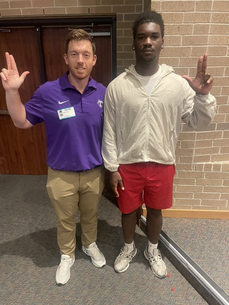 jubyGilmore's tweet image. Thank you @CoachBeauBlair for stopping by and having a great conversation with me and my coach💯 I look forward to attending the camps 🙏🏾 #AGTG #Grind @CoachReagins @JackieGilmoreJr @CoachJayRich27 @TarletonFB @RoyalFootball4