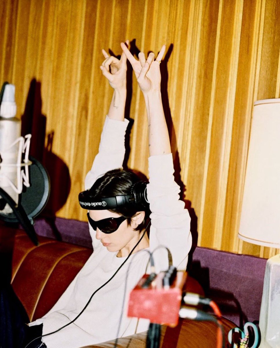 lily ⭐️ tweet media