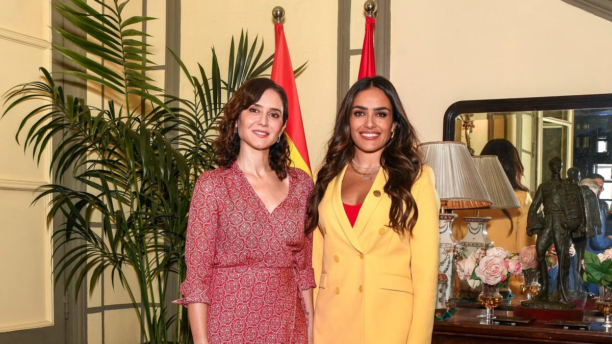 Lilly Téllez aplaudiendo a Noboa que invadiera nuestra embajada.

Maru Campos metiendo ILEGALMENTE agentes de la CIA a Chihuahua.

Alito Moreno yendo a Washington a suplicar intervención militar.

Salinas Pliego yendo a Fox News a hablar pestes de México.

Alessandra Rojo igual,