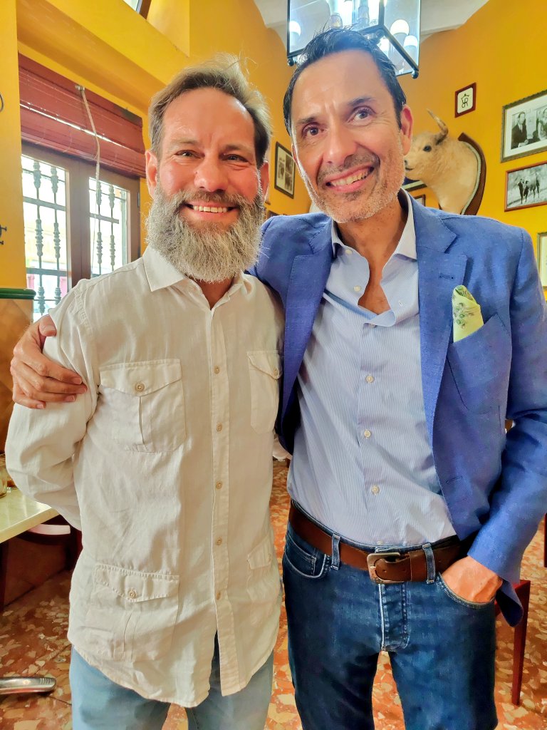 JoseAbril_Fdez's tweet photo. Con mí Amigo Sergio @molleon ; un Gran Aficionado al mundo del Toreo y Abonado de la Plaza de Toros de Sevilla.

Por cierto; tal día como hoy se Celebraba la Tradicional Corrida de la Ganadería de Doña María Luisa Domínguez Pérez de Vargas, Toros de Guardiola...🐂🐂🐂

#SEVILLA https://t.co/IcIupOsvvP