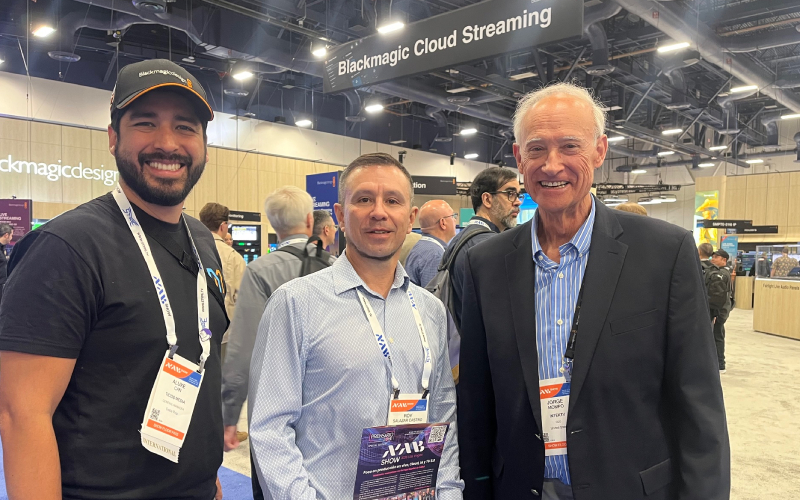 prensario's tweet image. #Prensario se encontró en el stand de @Blackmagic_News  con Jorge Mompó, quien volvió a destacar el trabajo progresivo que están en #Argentina, donde hicieron el BMD Week, tuvieron stand propio en @CAPERShow ; y recientemente el BMD Tour en marzo para los #streamers . @IntekTV