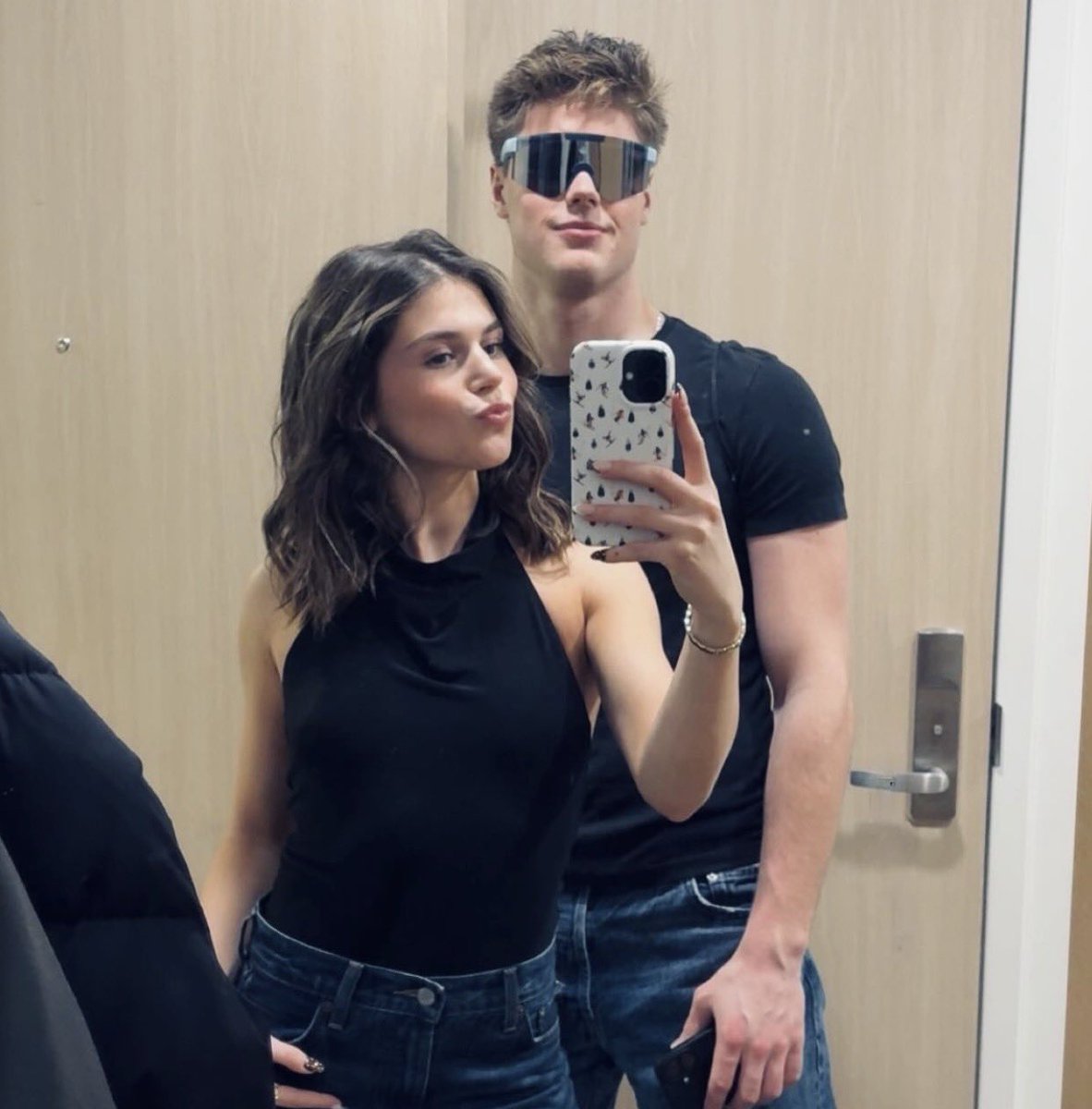 needlesbeedles6's tweet image. does that tell u anything? #vibes 🤷🏻‍♀️