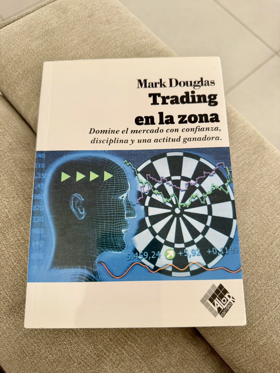 Yo diría que este libro es la biblia del trading. No importa la experiencia que tengas, incluso diría que cuanto más tiempo llevas en los mercados más identificado te sientes, porque cada vez que lo lees encuentras nuevas cosas ahí dentro.

📚 Trading en la zona — Mark Douglas.