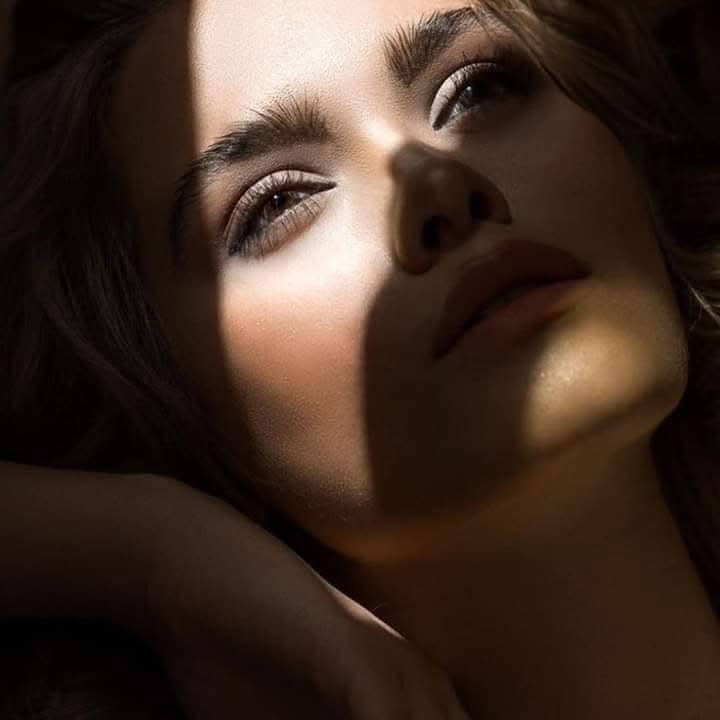 أحببتُك خيال …
ورسمتُك خيال …
وعندما تنميتُك …
أضحيتُ أحيا…
وهذا هو المُحال …!!❤️