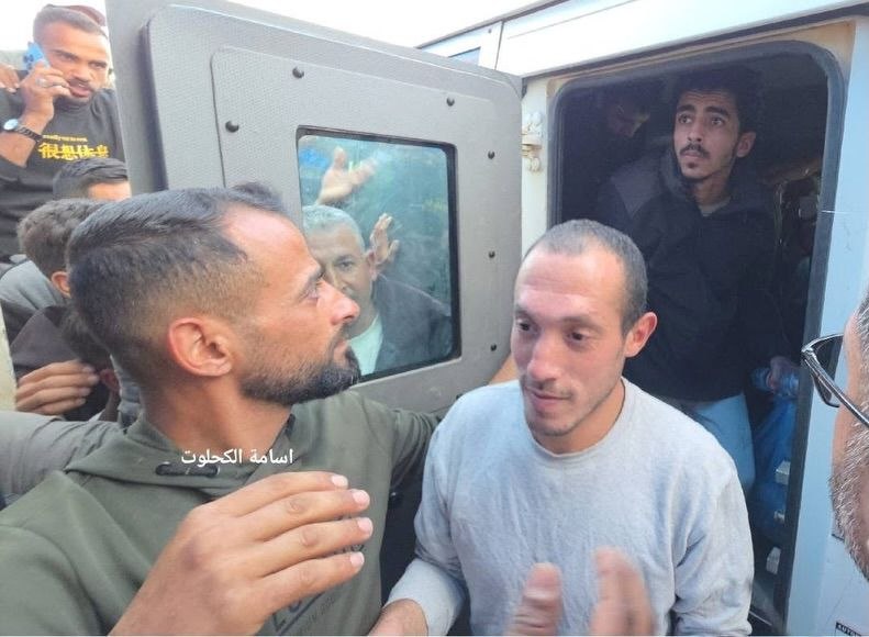 fatma_q20's tweet photo. 15 Palestinian prisoners arrive at Al-Aqsa Martyrs Hospital in the central Gaza Strip, following their release from Israeli prisons.
#palesti̇ne https://t.co/IMHRhHPKqU