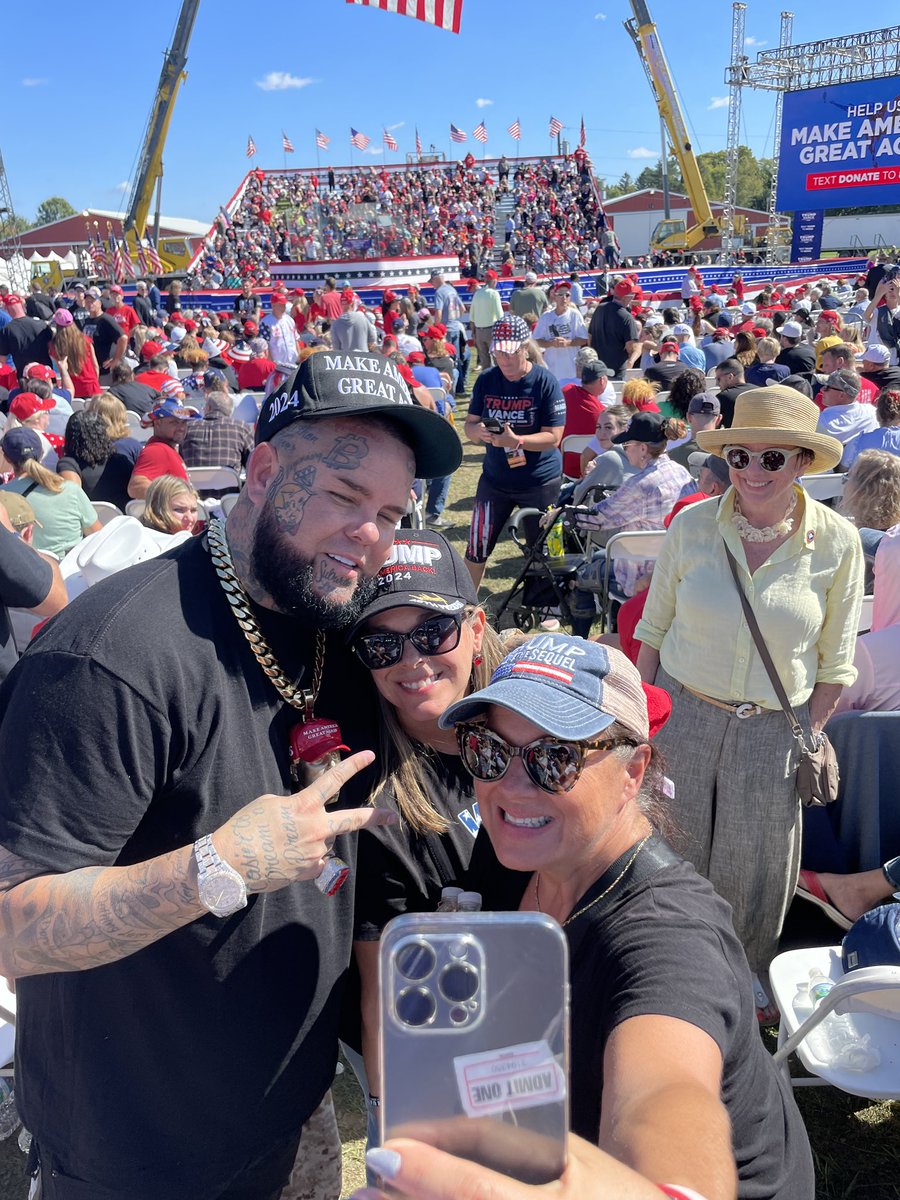 Trumps Nephew tweet media