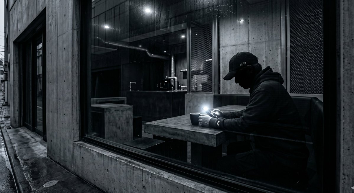 KURO | モノトーンカフェ東京 | 静寂の手前 tweet media