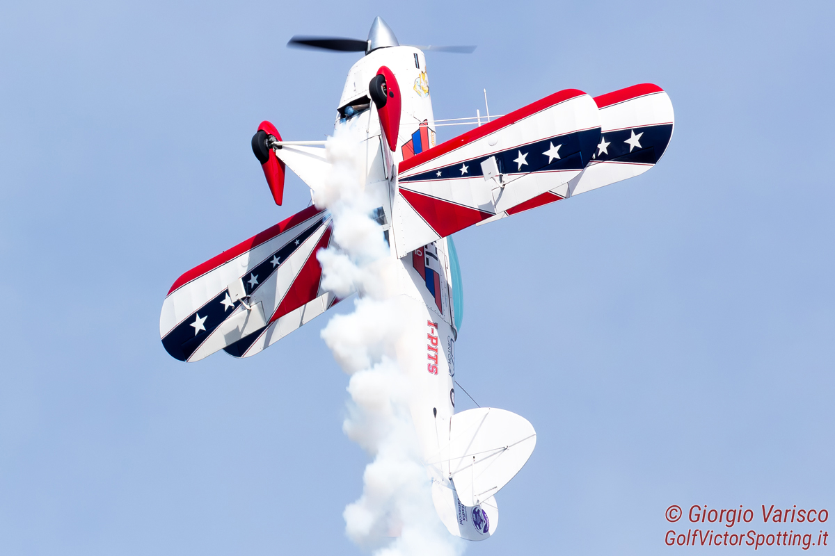 GolfVictorSpot's tweet image. La danza verticale di un campione! Maurizio Costa tagliaa il cielo in un guizzo di fumo e stelle. L'essenza dell'aviazione acrobatica! Legnago in Volo 2025
@CantorAirATO #avgeek #planespotting #aviation #aviationphotography #airshow