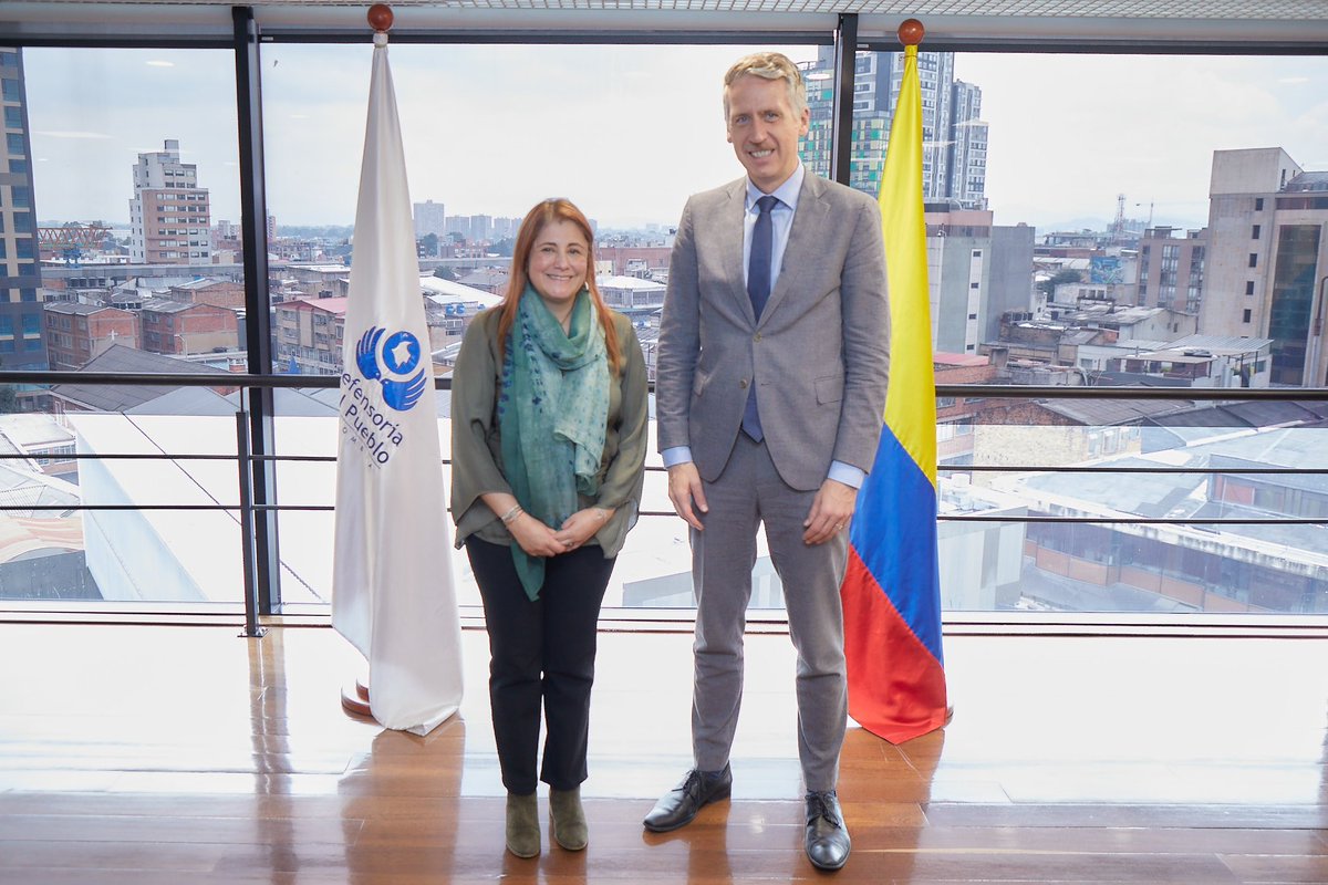 DefensoriaCol's tweet photo. Lideramos un encuentro con el Embajador de Austria en Colombia (@EmbAustriaCO 🇦🇹), Gerold Vollmer, con el propósito de avanzar en una agenda articulada entre ambas instituciones en la defensa de los derechos y la construcción de un #BuenFuturoHoy.

Durante el diálogo, la Defensora del Pueblo, @MarnIris, se refirió al Compromiso por un Proceso Electoral Libre y en Paz, el cual contiene nueve puntos que buscan fortalecer el debate público, la confianza ciudadana y la protección de los derechos políticos de la ciudadanía; y al documento de Decisiones Impostergables en #DDHH para el próximo gobierno.
