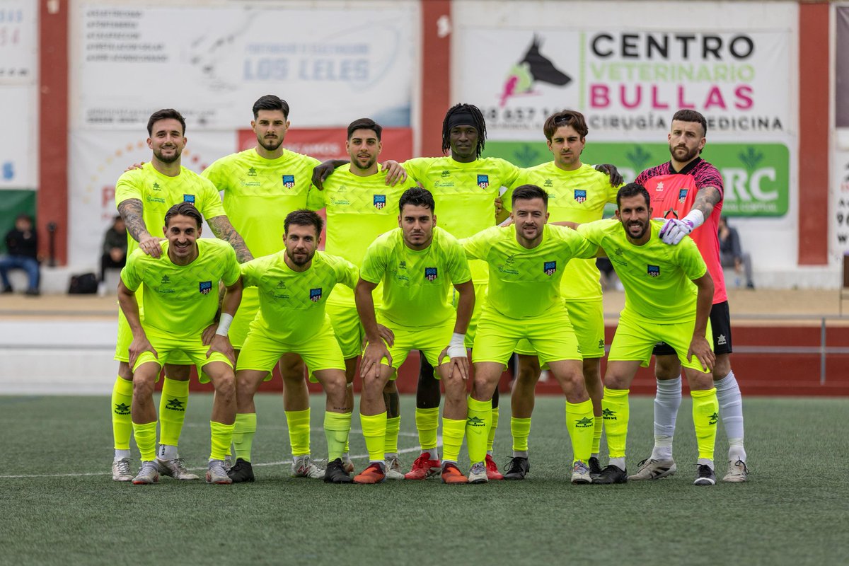 AlcantarillaFC's tweet photo. ⚽ 𝗣𝗥𝗘𝗙𝗘𝗥𝗘𝗡𝗧𝗘 𝗔𝗨𝗧𝗢𝗡𝗢𝗠𝗜𝗖𝗔 

DERROTA!! Caímos por 2-1 en nuestra visita a Bullas. Tras 10 jornadas consecutivas sin conocer la derrota, está vez no pudo ser. El gol rojiblanco fue obra de Aroca 🎯
Seguimos trabajando 💪🏻

📸 @_gaphoto_

#volverasoñar ❤️🤍 https://t.co/zatva39AIC