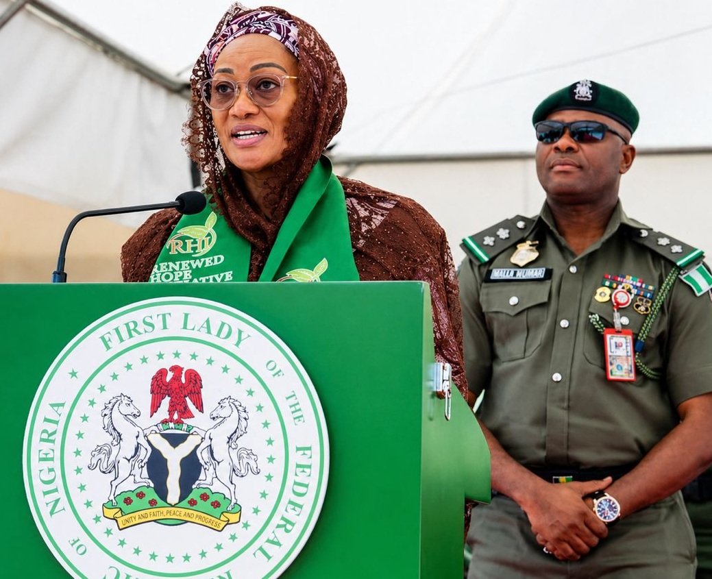 radionigeriahq's tweet image. Nigeria’s First Lady, Senator Oluremi Tinubu, has unveiled the National Community Food Bank Programme in Maiduguri, Borno State, to tackle hunger and malnutrition.
#Tinubu
#FoodBank
#malnutrition  radionigeria.gov.ng/2026/04/27/fir…