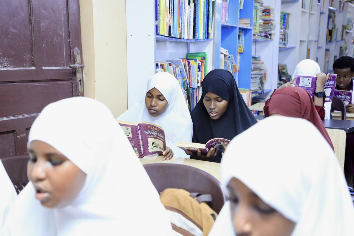 RussetAcademy's tweet photo. We’re not just about shelves and silence – we’re about discovery. Our collection is packed with books that support Object-Based Learning (OBL) – a hands-on approach that turns ordinary objects into powerful learning tools. https://t.co/etwNvwjLjl