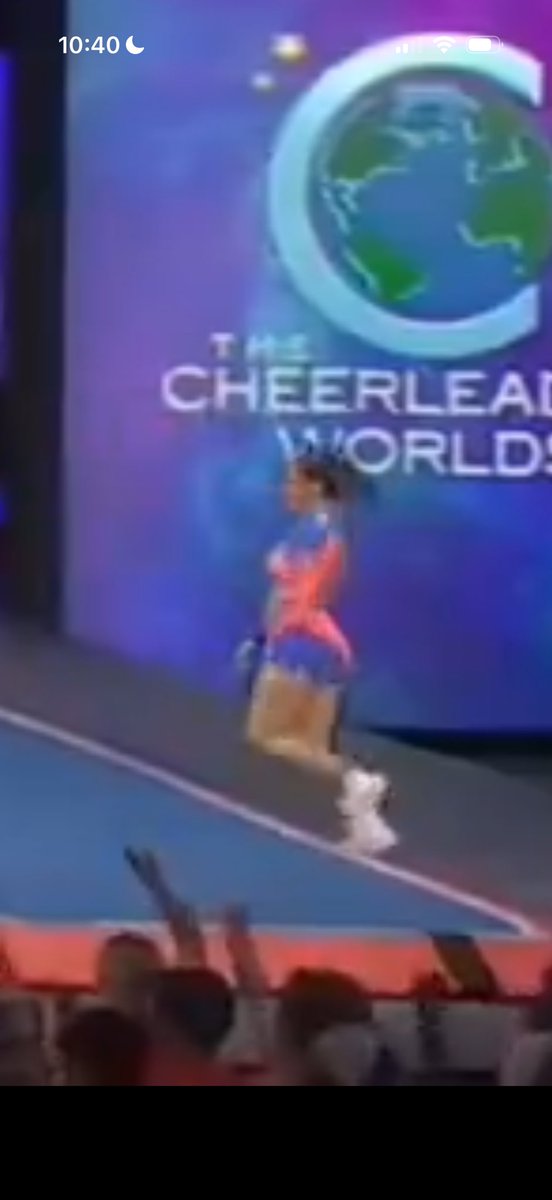 allisonnelmore's tweet photo. @raegan_ng @lavendarlils @cheerUPDATES Tbf, looks like both feet still on red https://t.co/pMPMLXqo32