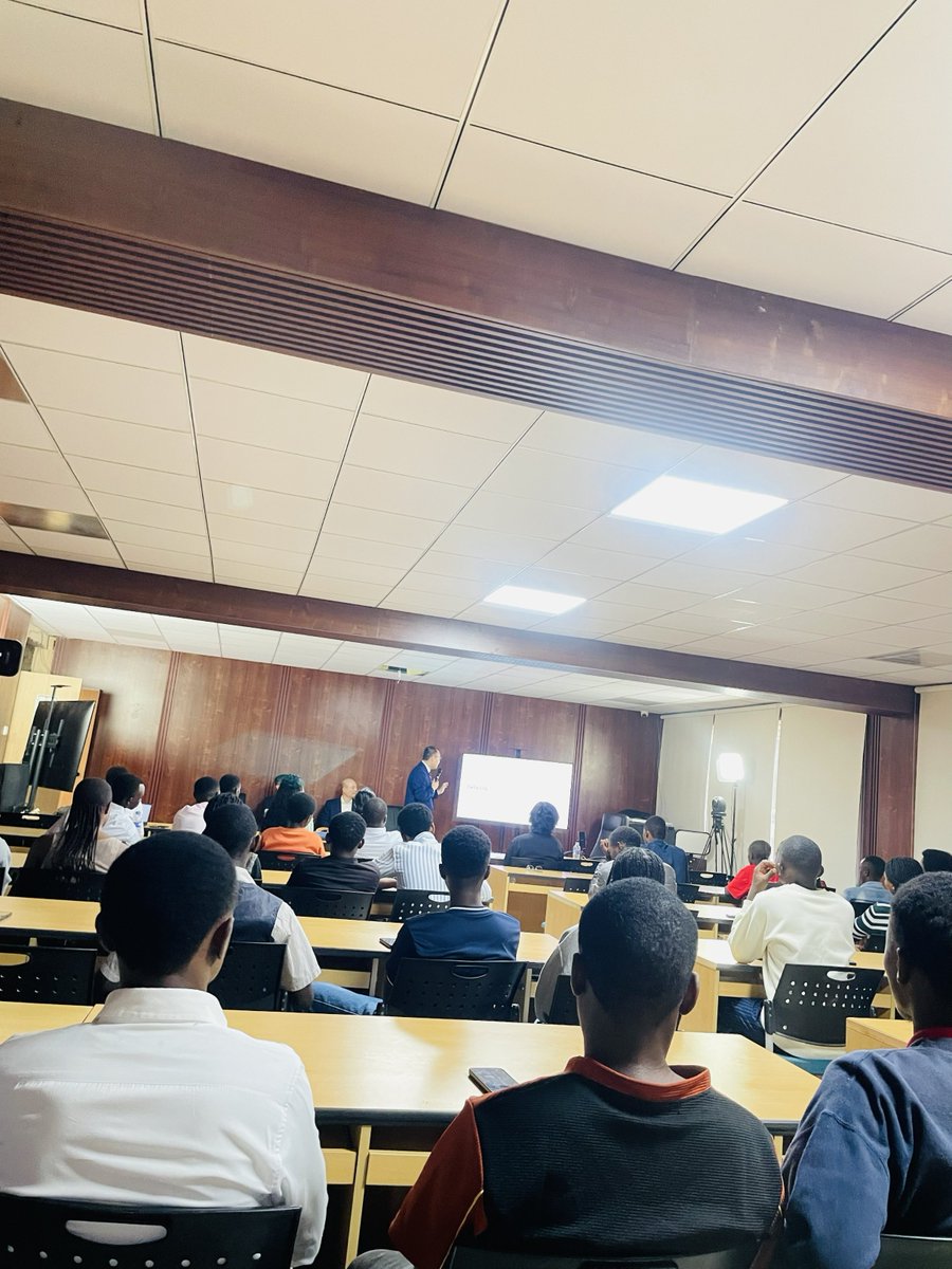 cpsarwanda's tweet image. Last Saturday, on Huye Campus in KOICA Building-Resources Room, CPSAR in partnership with CONFUCIUS INSTITUTE and CHONGQING NORMAL UNIVERSITY had a seminar for training Mental Health Awareness Agents (MHAA) who will bring this awareness to Rwandan Society for 2026. @CiurCe