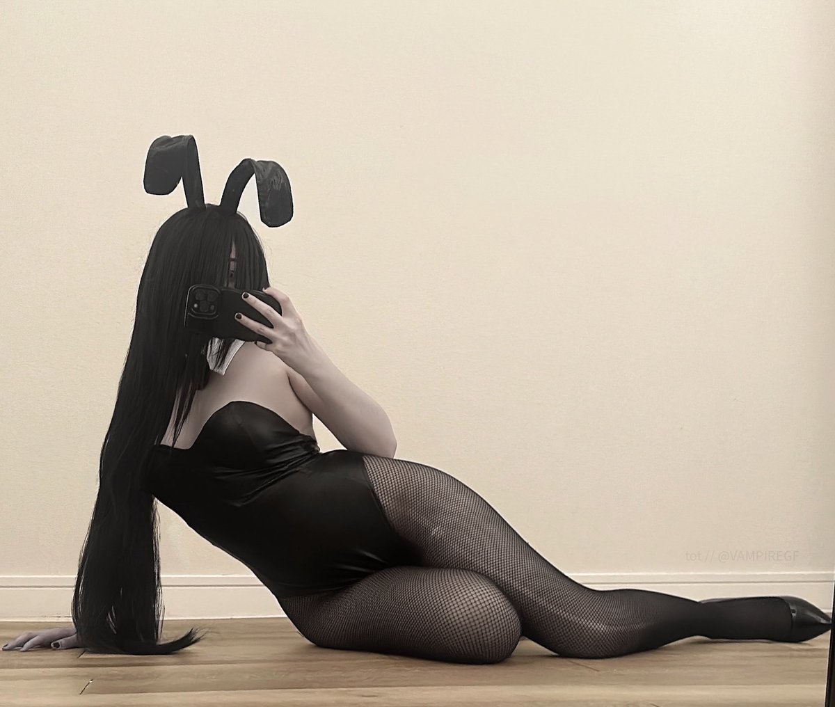 VAMPlREGF's tweet photo. bunny suit sadako + its my birthday 🎉 https://t.co/LSoRIOQXWV