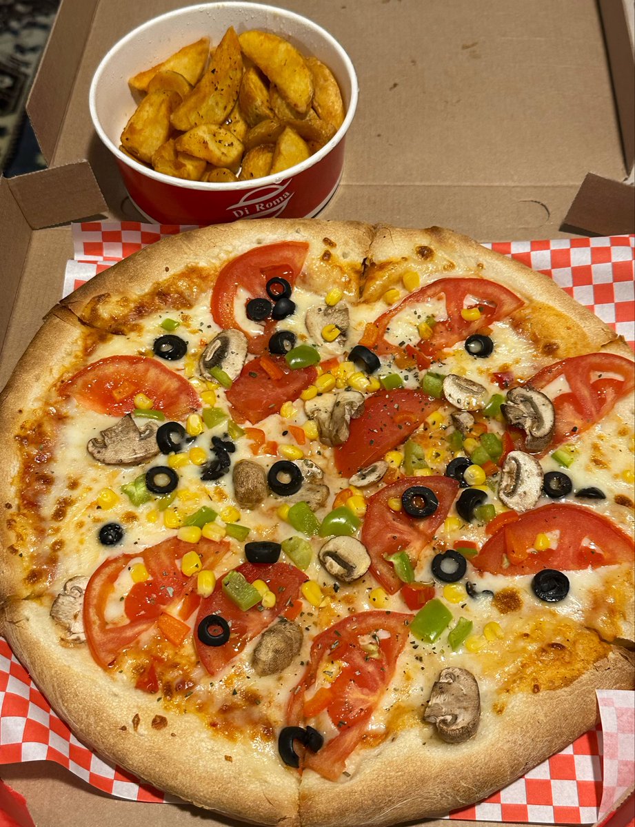 PurrsSkye's tweet image. Pizza vege #imback