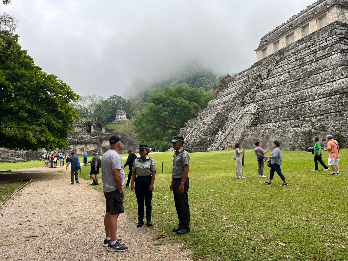 GN_MEXICO_'s tweet image. Integrantes de la #GuardiaNacional mantienen recorridos de seguridad y proximidad social en las zonas arqueológicas de #Chiapas, entre ellas Palenque, Museo del Sitio y Toniná, donde se difunden recomendaciones sobre el cuidado y la conservación del patrimonio cultural de México.
