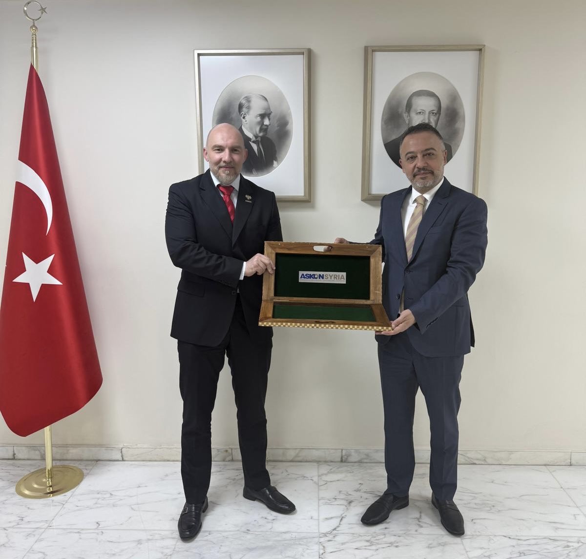 ASKONintl's tweet image. @ASKON Syrian Arab Republic Representative Mr. Muhammed Firavun and delegation paid a courtesy visit to H.E. Nuh Yılmaz (@nuhyilmaz ), Ambassador of Türkiye in #Damascus. Cooperation and economic relations were discussed. 🇸🇾🤝🇹🇷 #Türkiye #Suriye 

@orhanaydin 

@ercanvergili34