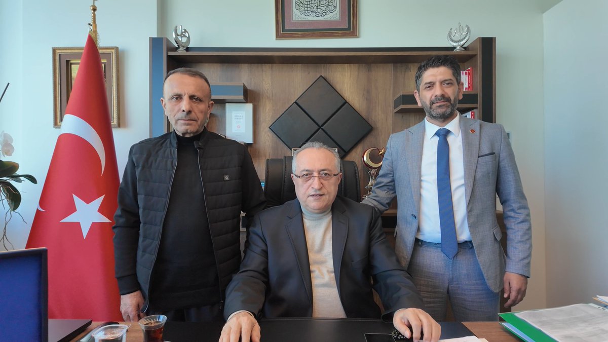 editorerdemir's tweet photo. Değerli iş insanı Üzeyir Polat ile birlikte, adaletin tecellisi
 yolunda özveriyle çalışan kıymetli E.Cumhuriyet Savcımız Sayın Mehmet Demir’i ziyaret ettik.

Hukukun rehberliğinde, adaletin tecellisi için mesai 
mefhumu gözetmeksizin çalışan Sayın Savcımızın hem 
nezaketi hem de vizyoner duruşu bizleri ziyadesiyle
onore etti.

Sayın Savcımızın nezaketi ve devlet terbiyesi bizleri bir 
kez daha gururlandırdı. Misafirperverliği için 
teşekkürlerimizi sunuyoruz.

@mehmetdemirtr