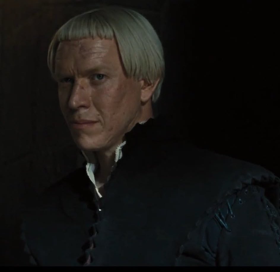 Bertie Carvel, you have bewitched me. tweet media
