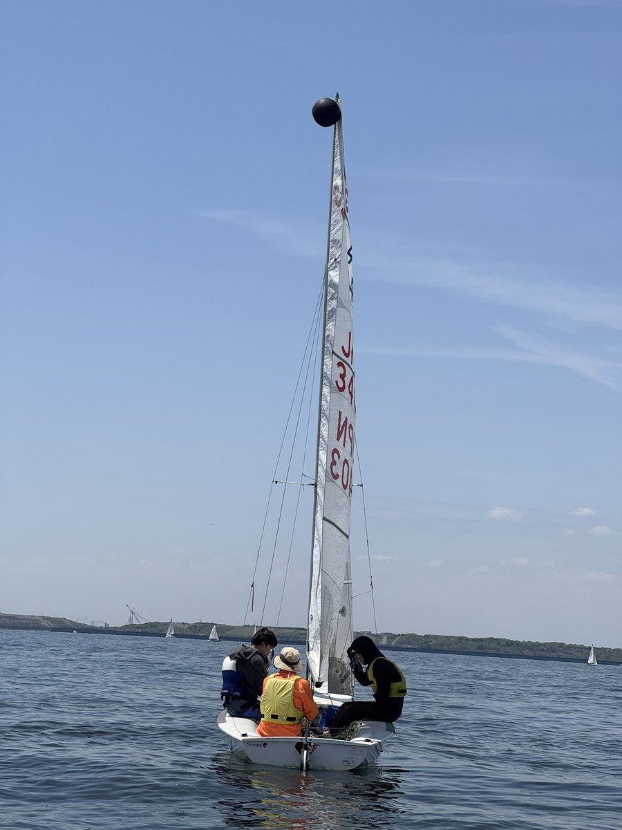 ruyc1973's tweet photo. 【4/26 活動報告(試乗会day4)】

立正大学ヨット部です⛵️
今回も新入生をお迎えして試乗会を開催することができました！風は少し弱かったもののいいお天気でした！また、クラゲがたくさんいてクラゲ取りもできました🪼苦手な方は触ることはないので安心してください！！

 #ヨット部  #新入部員募集中 https://t.co/gqlGpoZdPX
