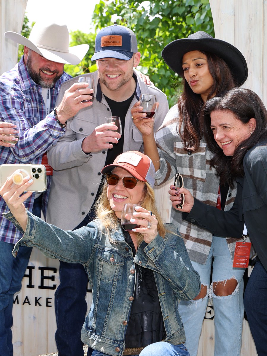 Live In The Vineyard Goes Country tweet media