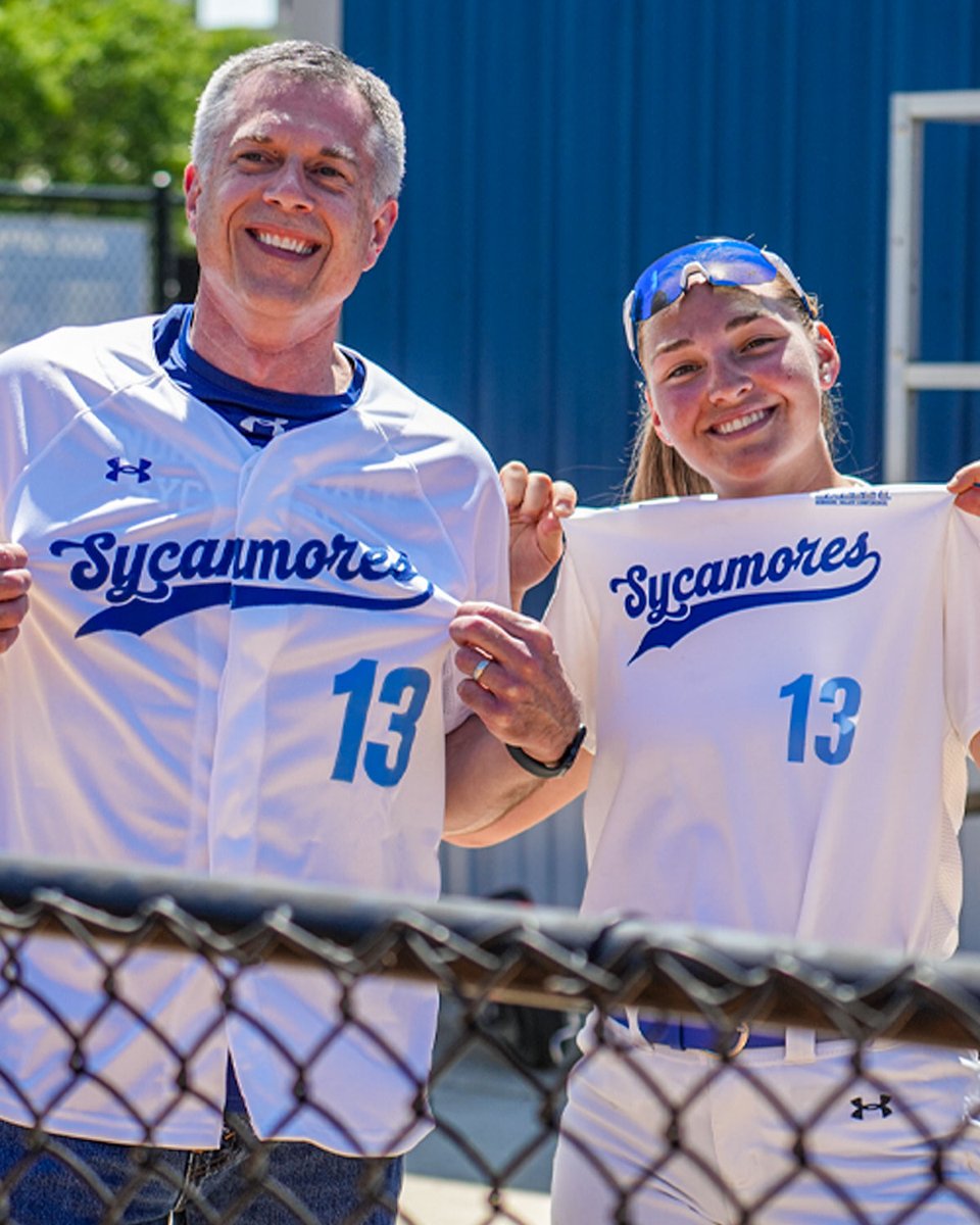 IndStSoftball's tweet photo. Senior Day at Price Field, Documented. 💐🥎

#MarchOn https://t.co/Axc3bs19aR