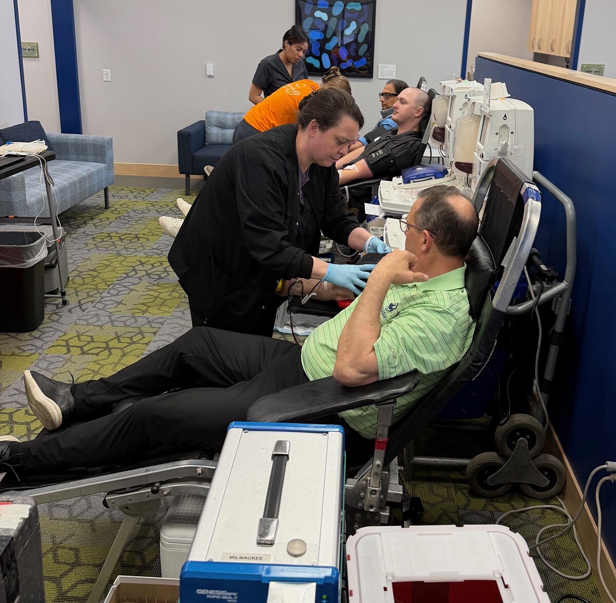 horiconbank's tweet image. Thank you to our donors and our awesome Wauwatosa team for hosting a successful #blooddrive! Two full coolers of blood are now ready to help patients when they need it most. It’s more than saving lives it’s a true reflection of our commitment to caring for our communities!