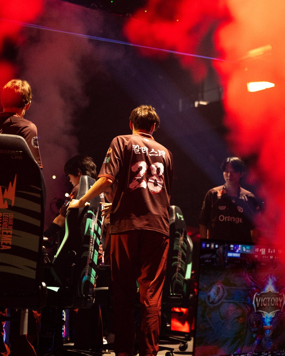 ACROMATE 📸 tweet media