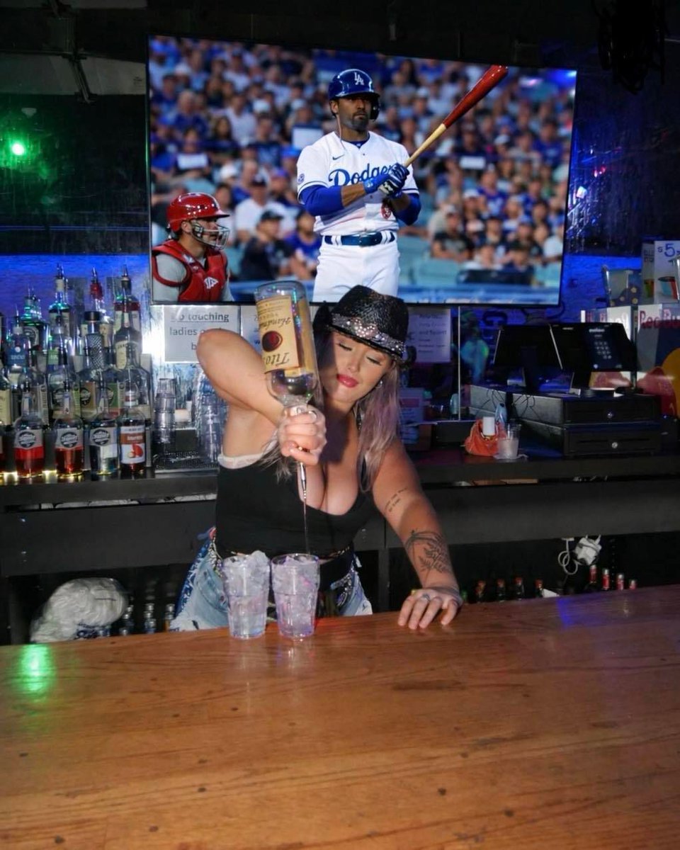 Got a case of the Monday blues? We’ve got the cure 🤠🍻
Shake it off with your Nashville Coyotes!!!

coyoteuglysaloon.com/nashville/ 

#coyoteuglynashville #coyoteuglytennessee #coyoteugly #coyoteuglysaloon