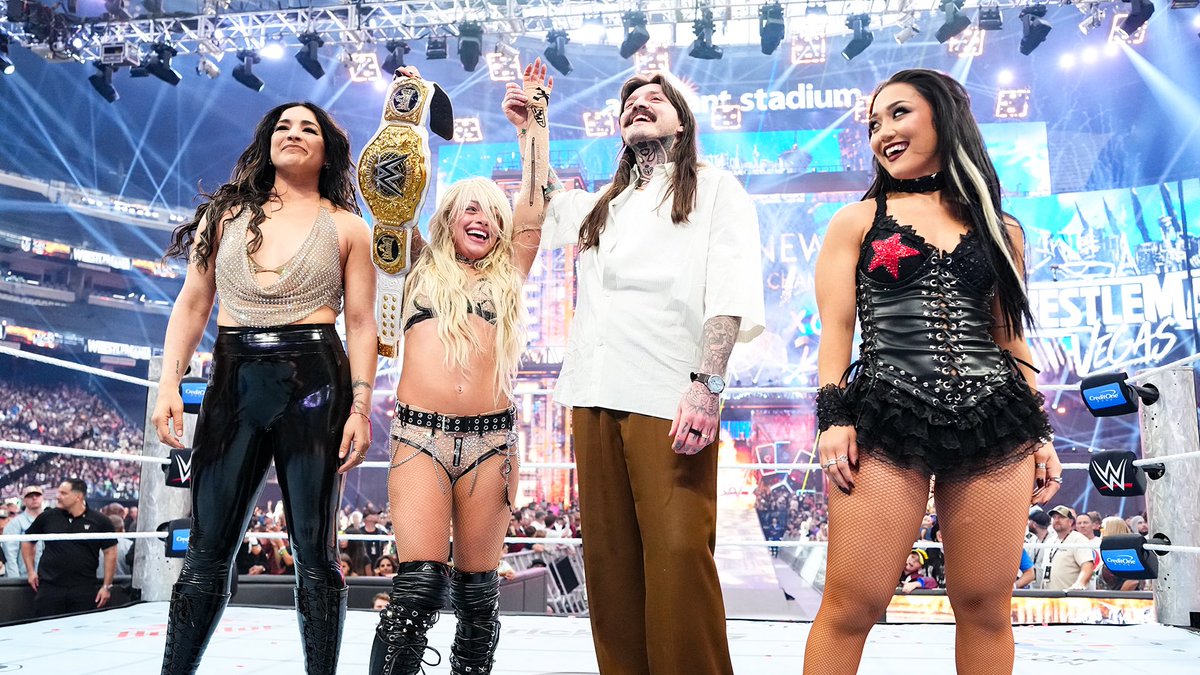 UnderEveryEye's tweet photo. Oh well, the least you can do is smile for me. Go ahead. Because whether you like it or not, whether you accept it or not, whether you ever recover from it or not…

I’m still the greatest Women’s World Champion of allllll-tiiiiimmmee and I allllwaysss get what I want. https://t.co/U20KybX2s6