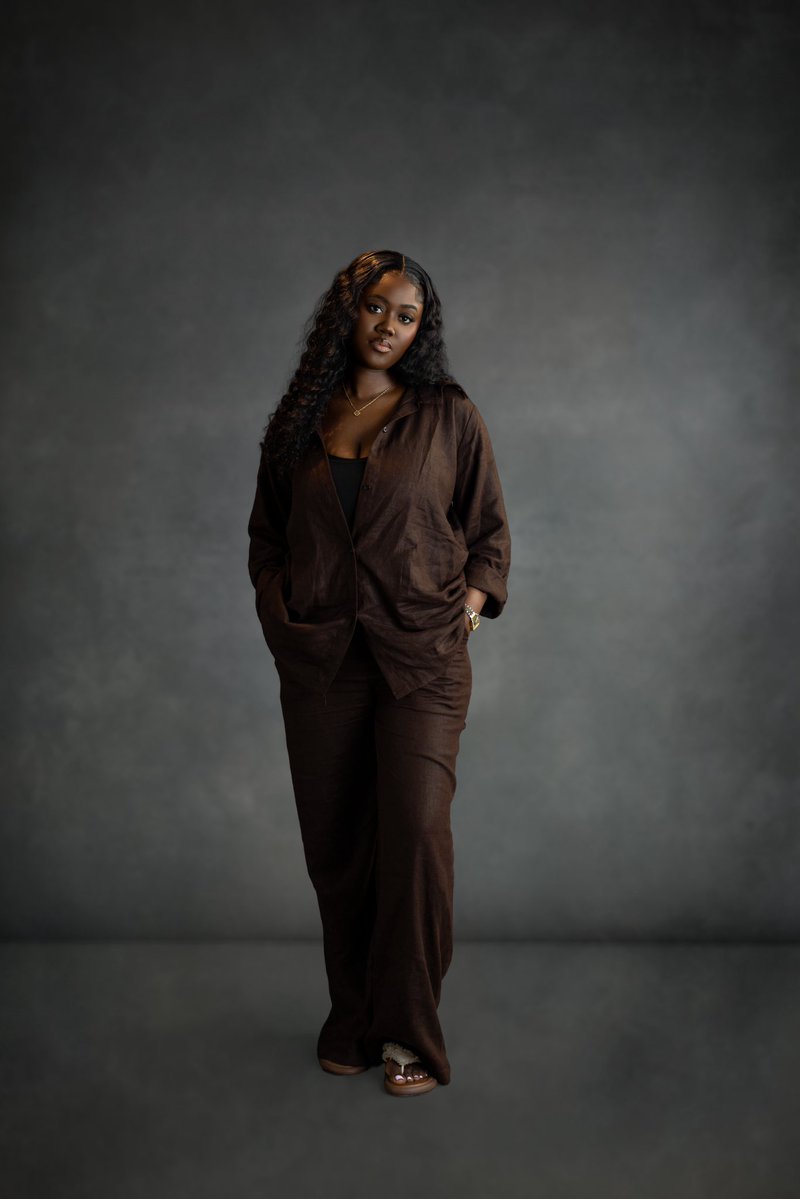 RamaSG6's tweet image. J’ai fait un shooting pour les un an de ma marque 🥹🥹🤎
Par contre comment c’est archi dur de poser au studio damnnn 😭💀
Bref venez valider vos paniers shein chez moi 🤭🤍
#anniversary #