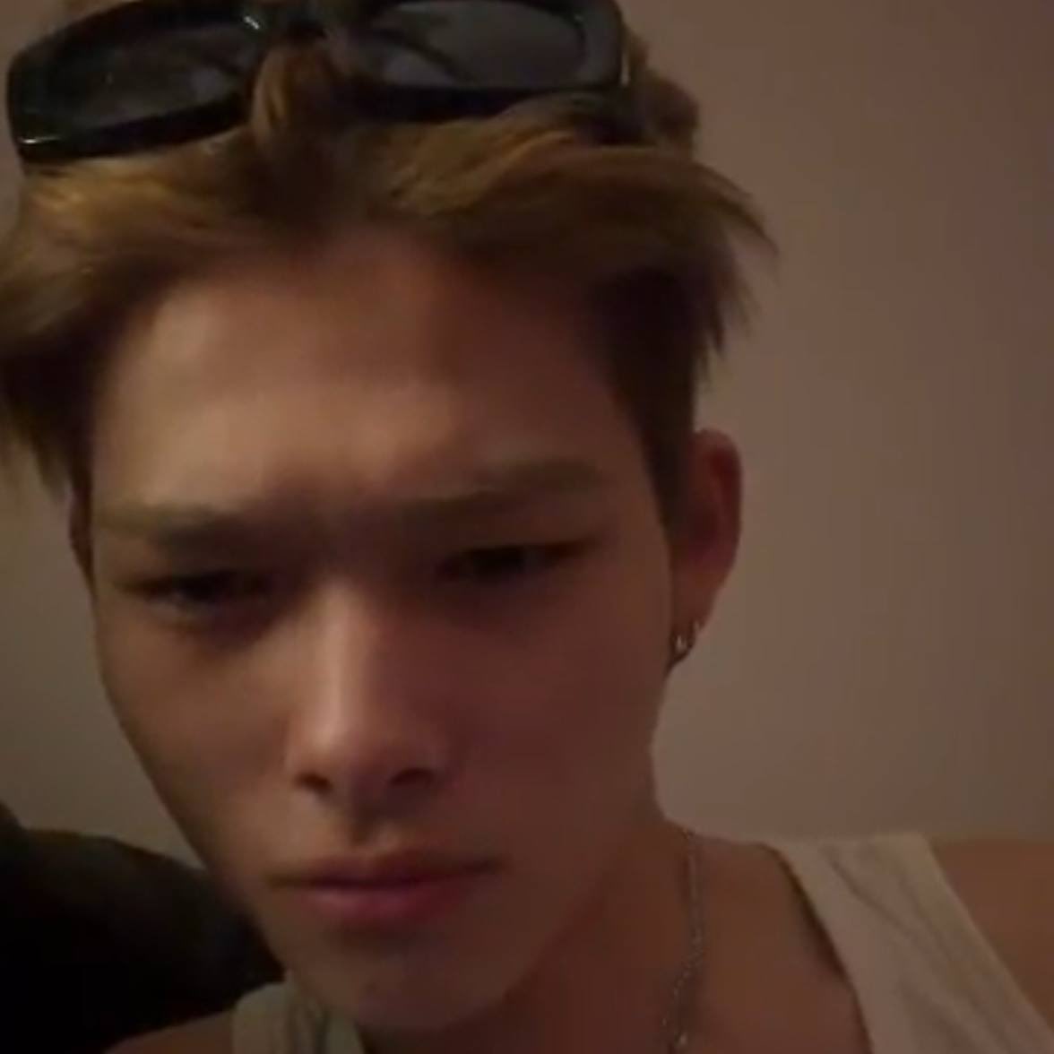 у нас на улице АПОКАЛИПСИС боже это кошмар просто всё в сугробах весь день идет снег который моментально такт слякоть я в ужасе я оч устала безумно ЧЕРЕЗ НЕСКОЛЬКО ДНЕЙ МАЙ КАКОЙ БЛ СНЕГ

#PassTheMic_To_Belift #7WALKING_AS_ONE