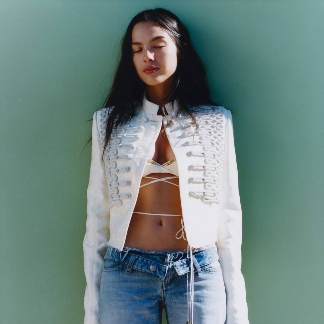 🚨 Olivia Rodrigo se tornou a terceira artista feminina com mais estreias em #1 na Billboard Hot 100, com quatro músicas.

Ela fica atrás apenas de Taylor Swift e Ariana Grande.
