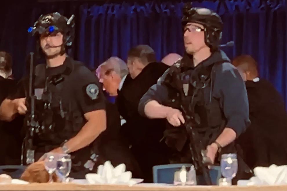LBIQI's tweet photo. UMA “OPORTUNA” E TEATRAL TENTATIVA DE ASSASSINATO CONTRA TRUMP: ENTRETANTO A VERDADE É QUE O DEEP STATE QUER SE LIVRAR DO REACIONÁRIO ENTULHO
BLOG DA LBI: https://t.co/3C9RBkvhHI https://t.co/Xf88PVfyir