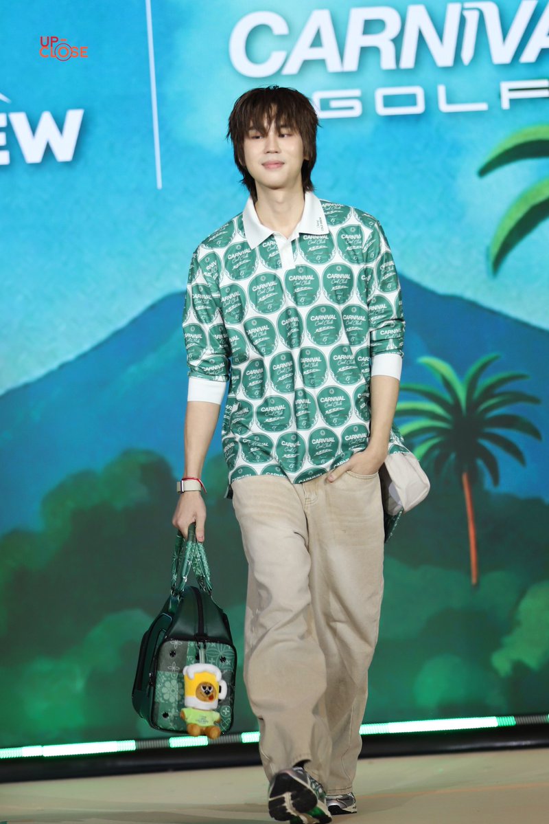 The Up-close tweet media