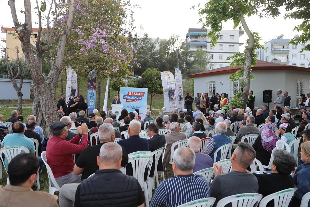 Toroslarbld's tweet photo. Belediye Başkanımız Abdurrahman Yıldız, Çağdaşkent Mahallemizde düzenlediğimiz halk buluşmasında mahalle sakinleri ile bir araya gelerek hem sohbet etti hem de taleplerini dinledi. ❤️
Birlikte çalışır, birlikte büyürüz! 

#BaşkanMahallenizde #sözsizde #Toroslar https://t.co/9rMRgvRydo