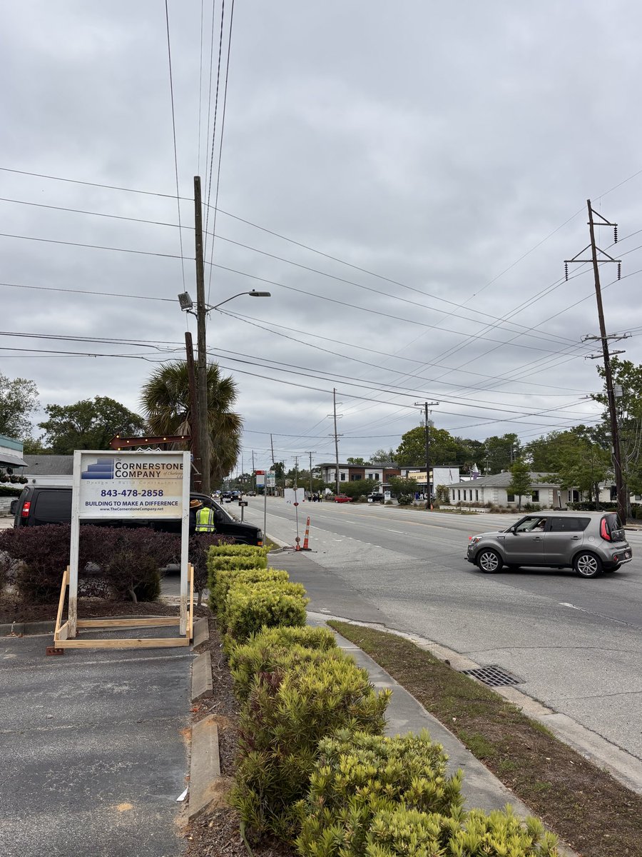 Benmihuc's tweet photo. @Live5Traffic St. Andrew’s Blvd. Closed @ 800 block 2:00pm https://t.co/zYCoBdG1c0